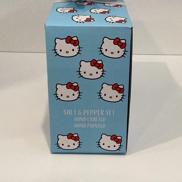 🍄 Hello Kitty Salt & Pepper Set - Picture 4 of 6